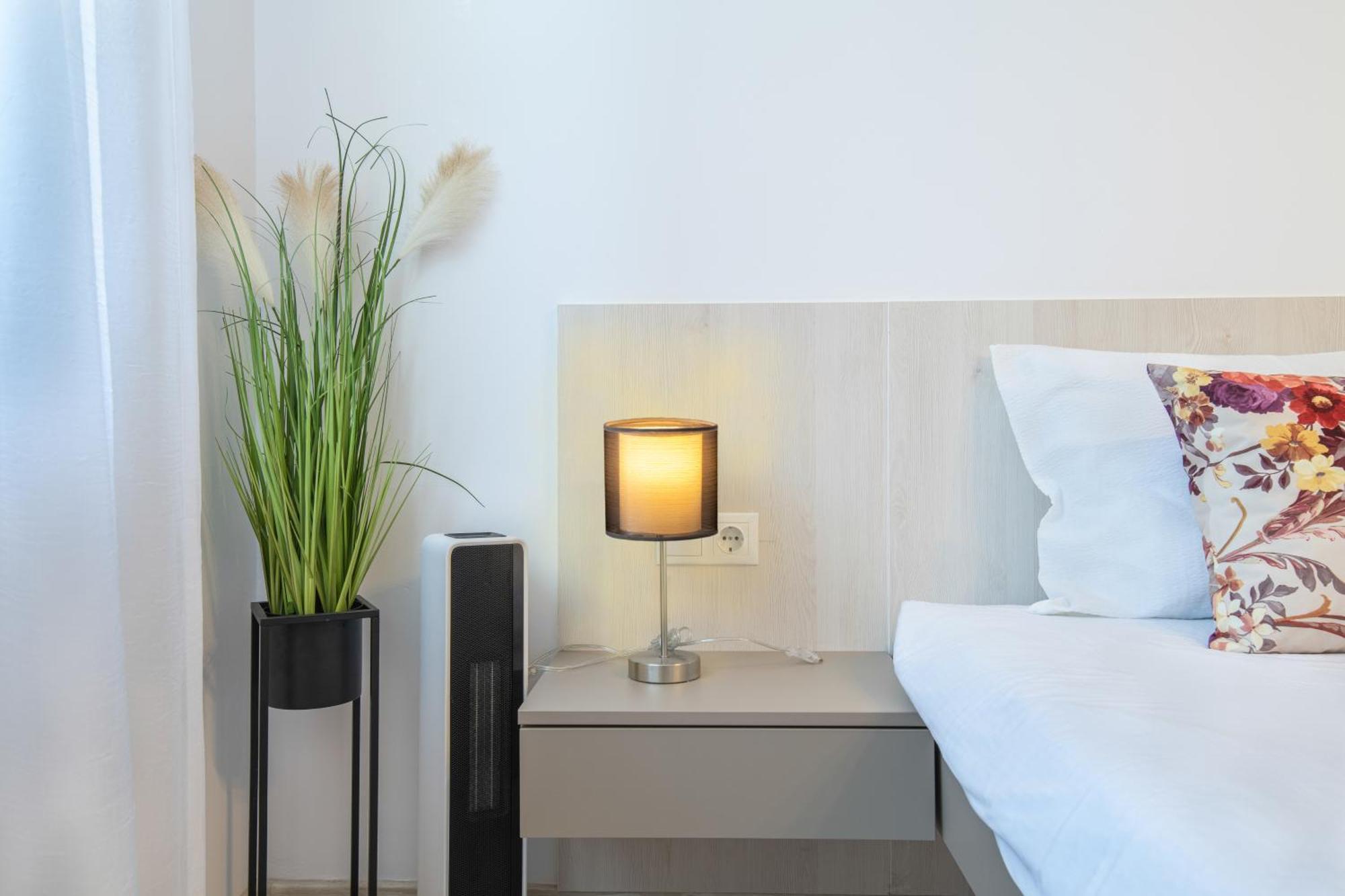 Springhome - Cozy Apartment With Balcony & Parking Brasov Bagian luar foto