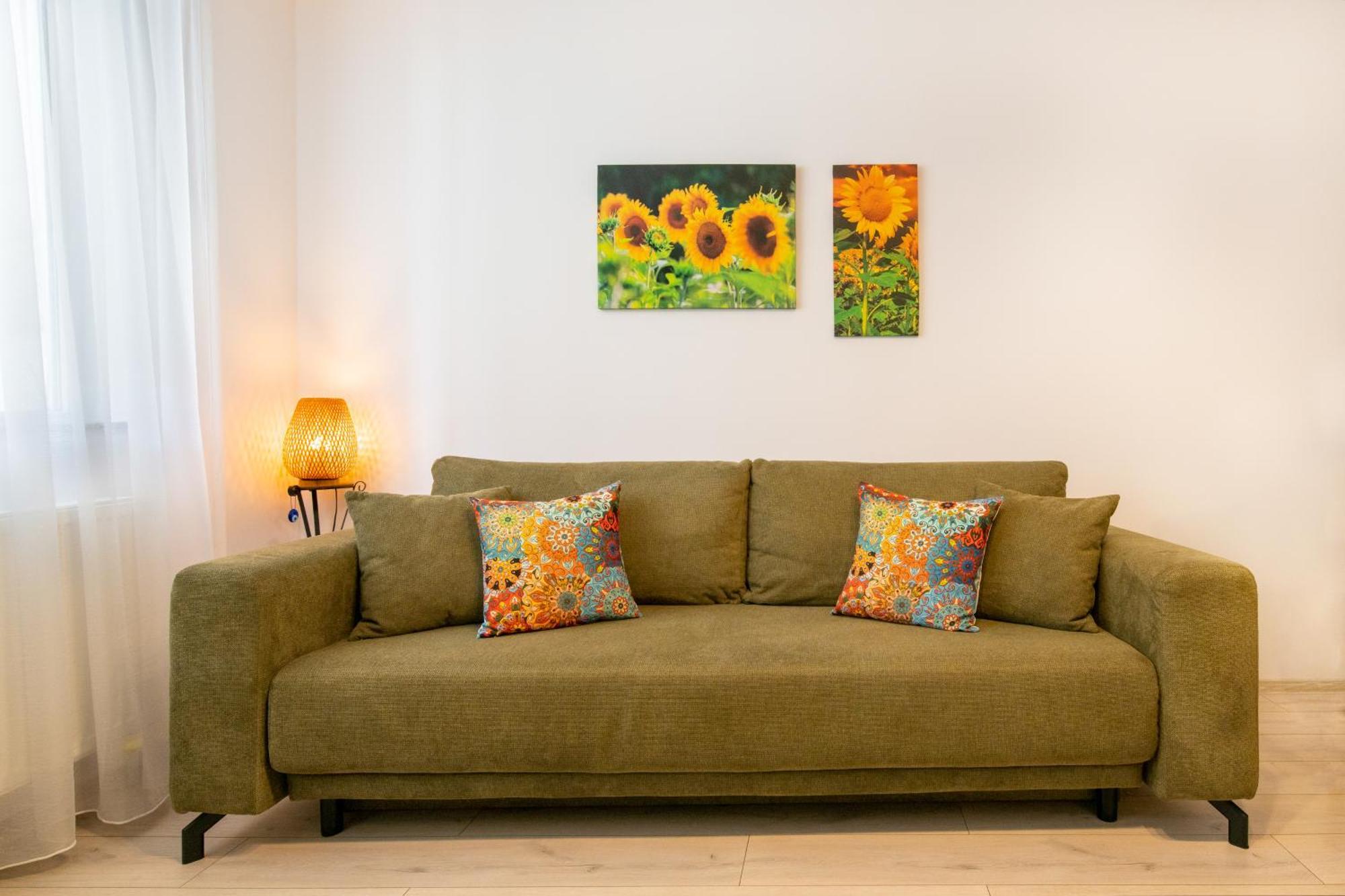 Springhome - Cozy Apartment With Balcony & Parking Brasov Bagian luar foto