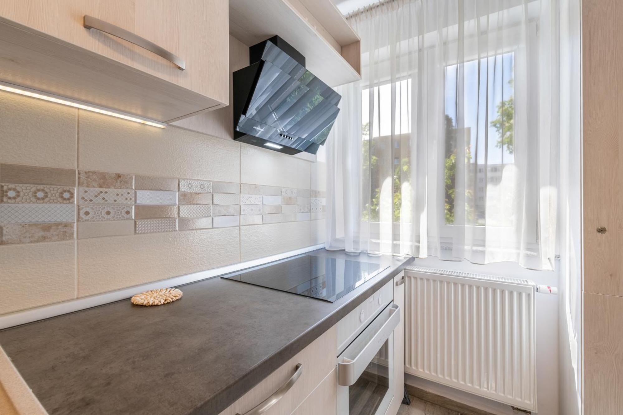 Springhome - Cozy Apartment With Balcony & Parking Brasov Bagian luar foto